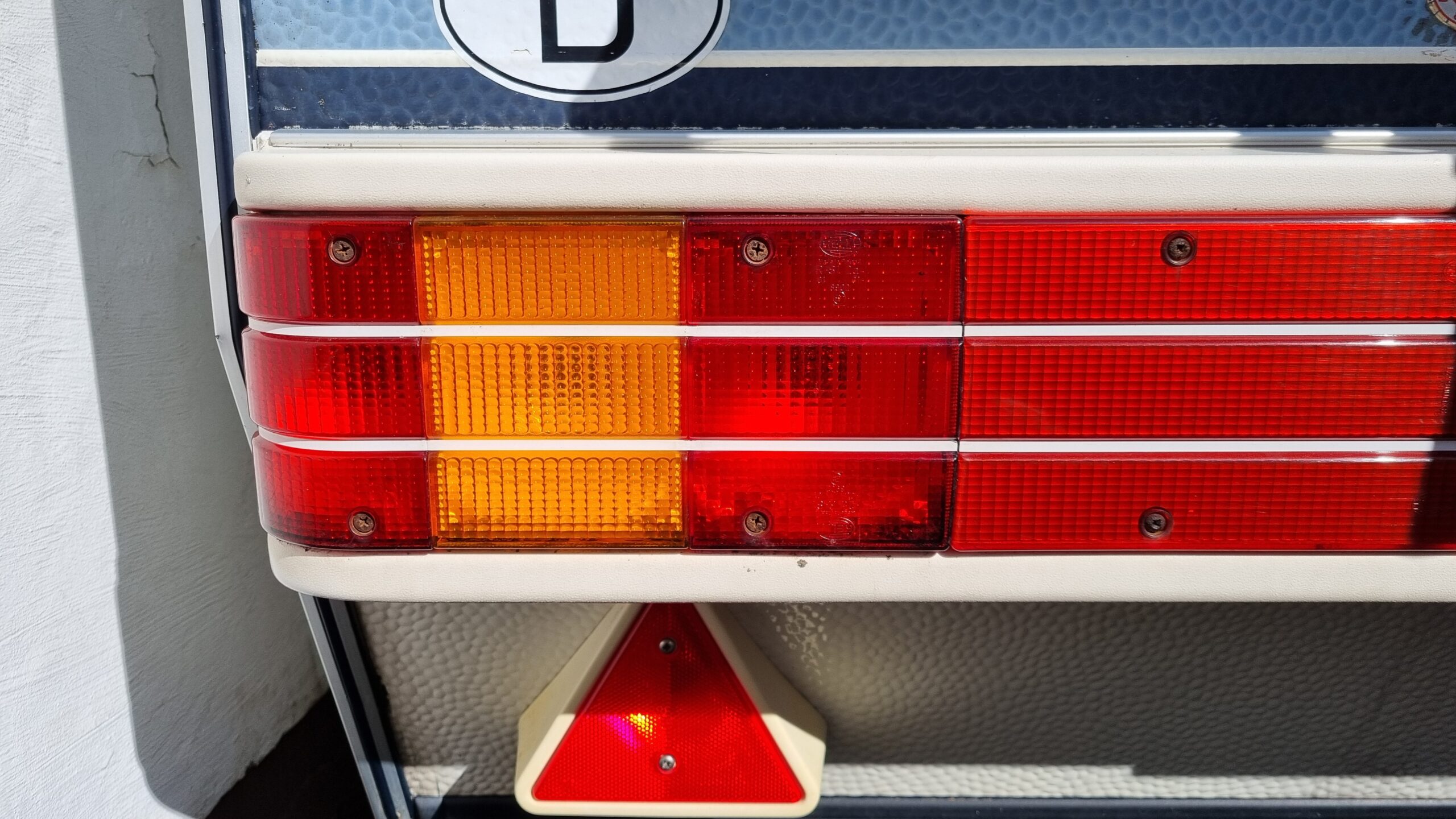 Rücklichter prüfen am Wohnwagen HOBBY 370 TM (Baujahr 1993)