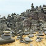 Rock Stacking Umweltschäden Foto von Karen Hielscher auf Unsplash